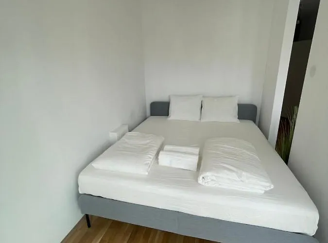 Apartment Swan 17-monthly Only